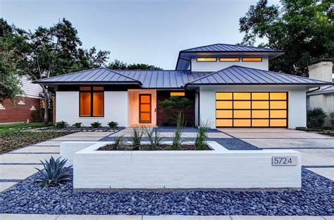 modern metal roof houses